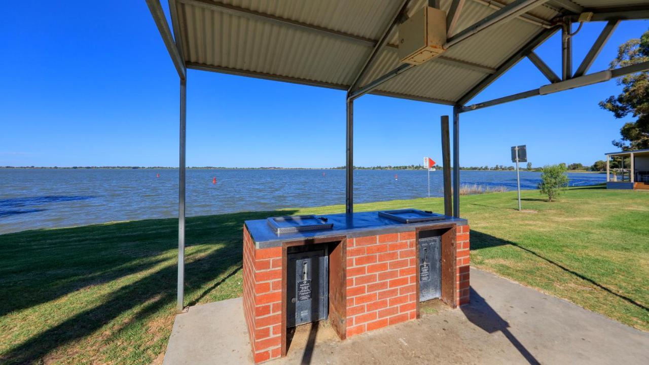 Lake Boga Caravan Park Екстериор снимка
